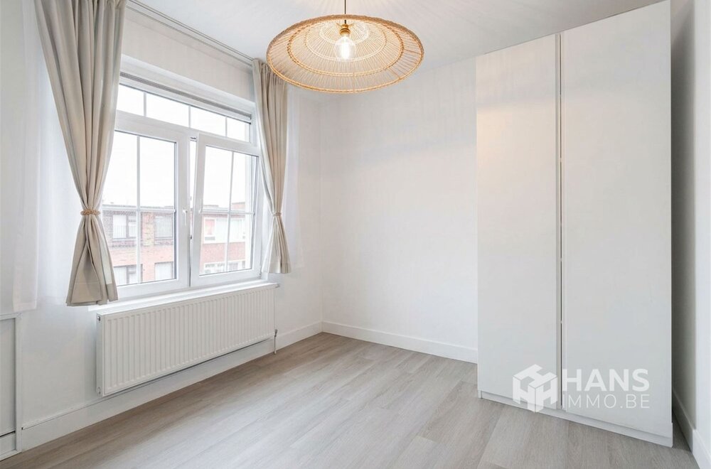opbrengsteigendom-322-m-bestaande-uit-handelsgelijkvloers-en-2-appartementen-in-wilrijk018.jpg