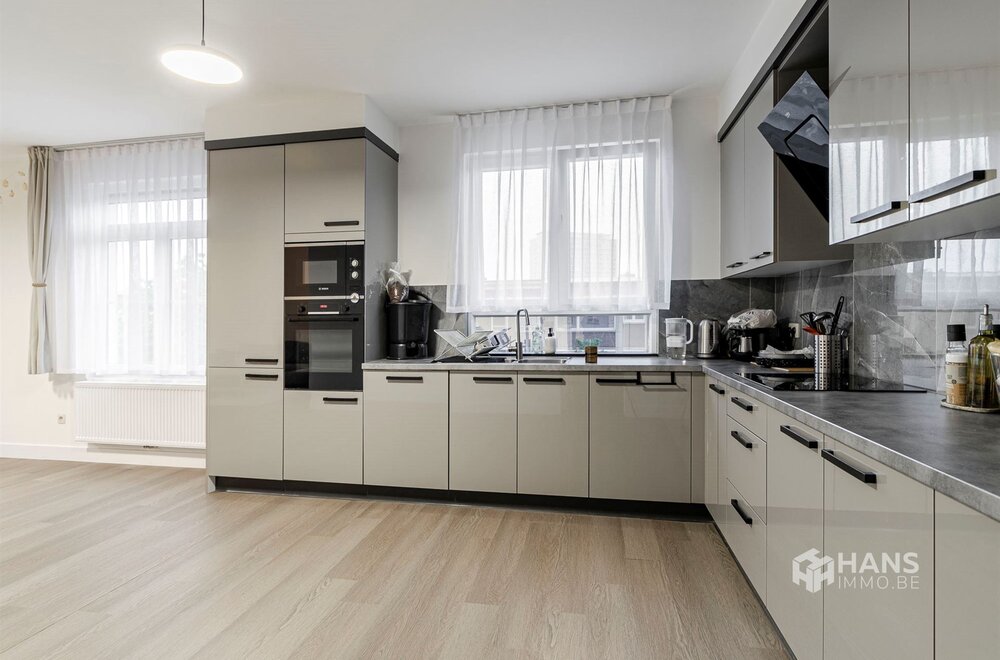 instapklaar-appartement-100-m-met-3-slaapkamer-en-terras-13-m-in-wilrijk002.jpg