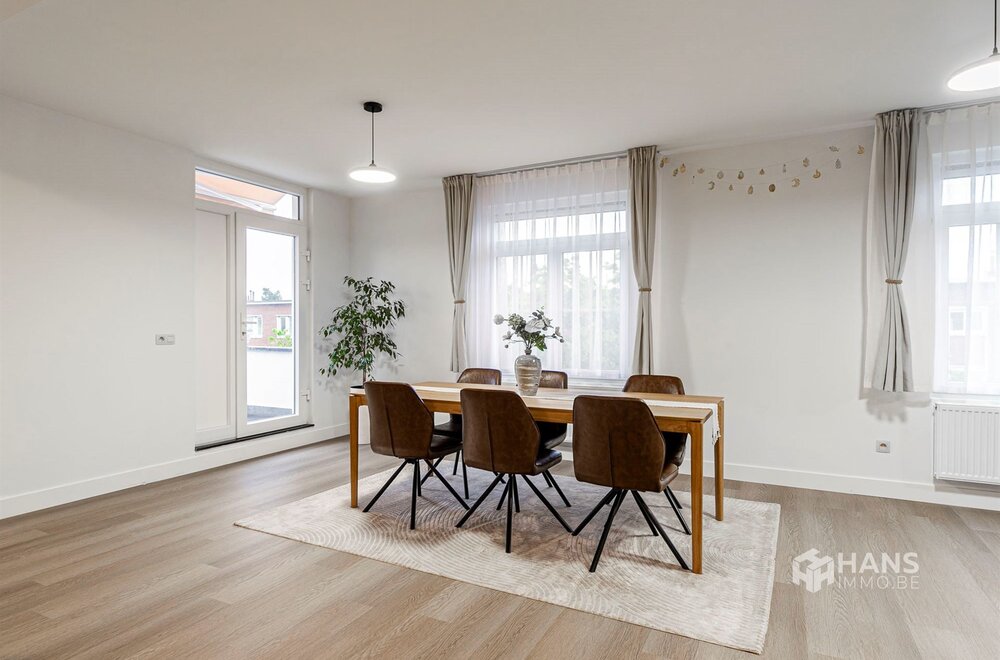 instapklaar-appartement-100-m-met-3-slaapkamer-en-terras-13-m-in-wilrijk004.jpg