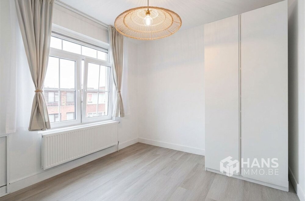 instapklaar-appartement-100-m-met-3-slaapkamer-en-terras-13-m-in-wilrijk015.jpg