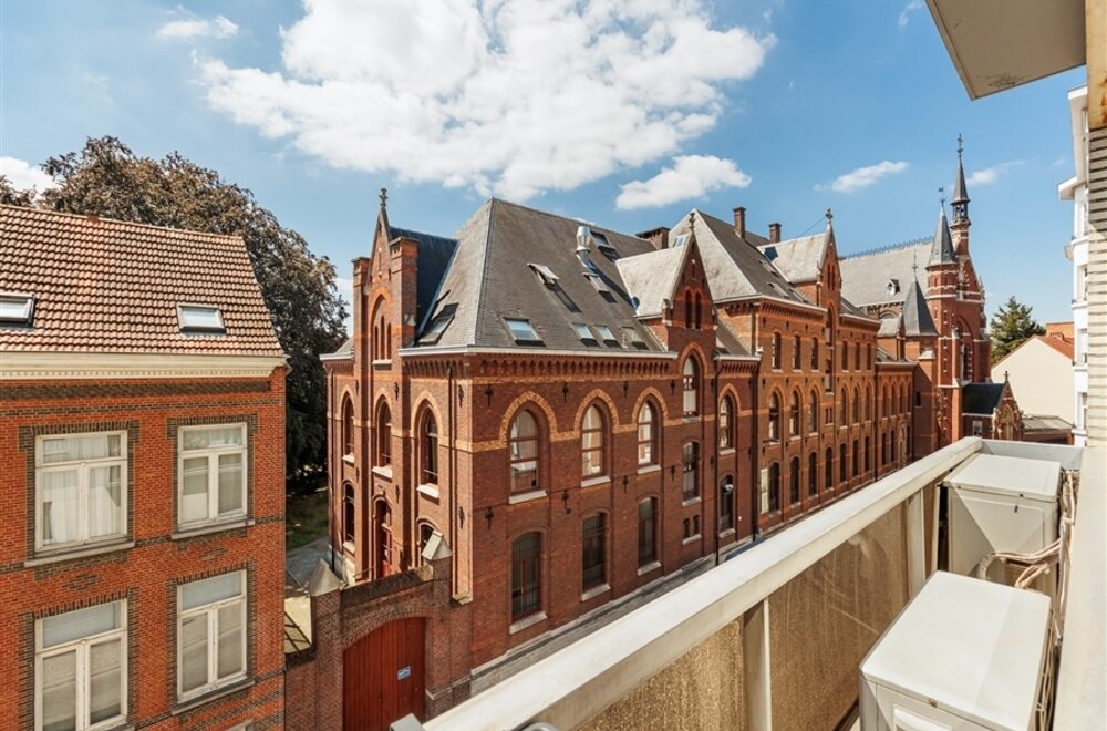bij-albertpark-mooi-appartement-met-3-slaapkamers-2-badkamers-p006.jpg