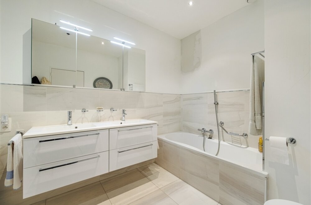 bij-albertpark-mooi-appartement-met-3-slaapkamers-2-badkamers-p012.jpg