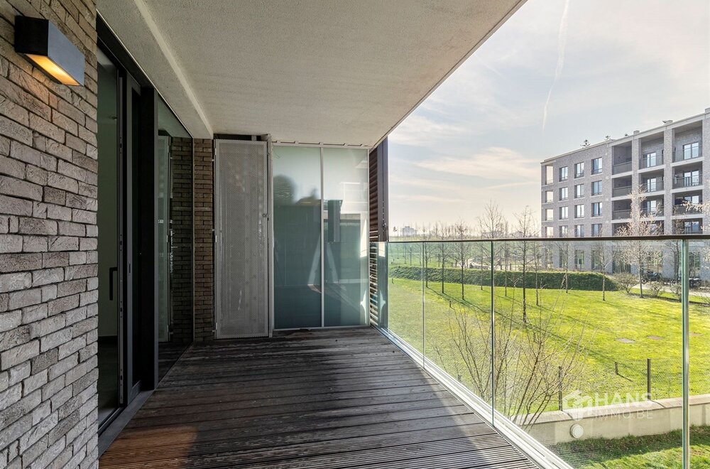 instapklaar-appartement-68-m-met-2-slaapkamers-autostaanplaats-en-2-terrassen-in-antwerpen-2000-003.jpg