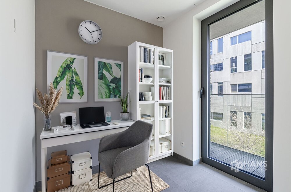 instapklaar-appartement-68-m-met-2-slaapkamers-autostaanplaats-en-2-terrassen-in-antwerpen-2000-005.jpg