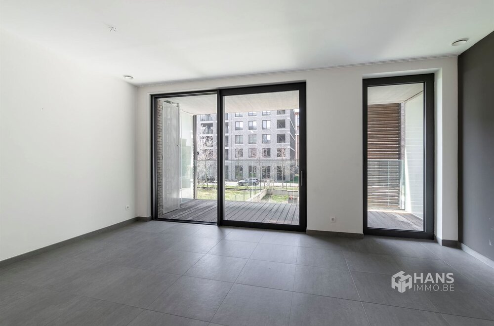 instapklaar-appartement-68-m-met-2-slaapkamers-autostaanplaats-en-2-terrassen-in-antwerpen-2000-006.jpg