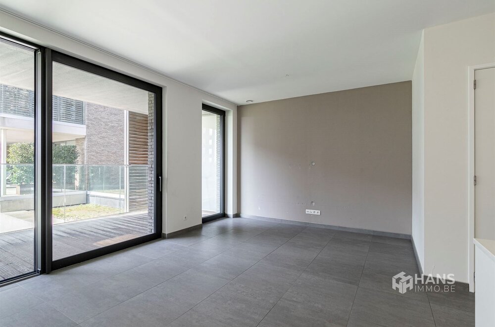 instapklaar-appartement-68-m-met-2-slaapkamers-autostaanplaats-en-2-terrassen-in-antwerpen-2000-007.jpg