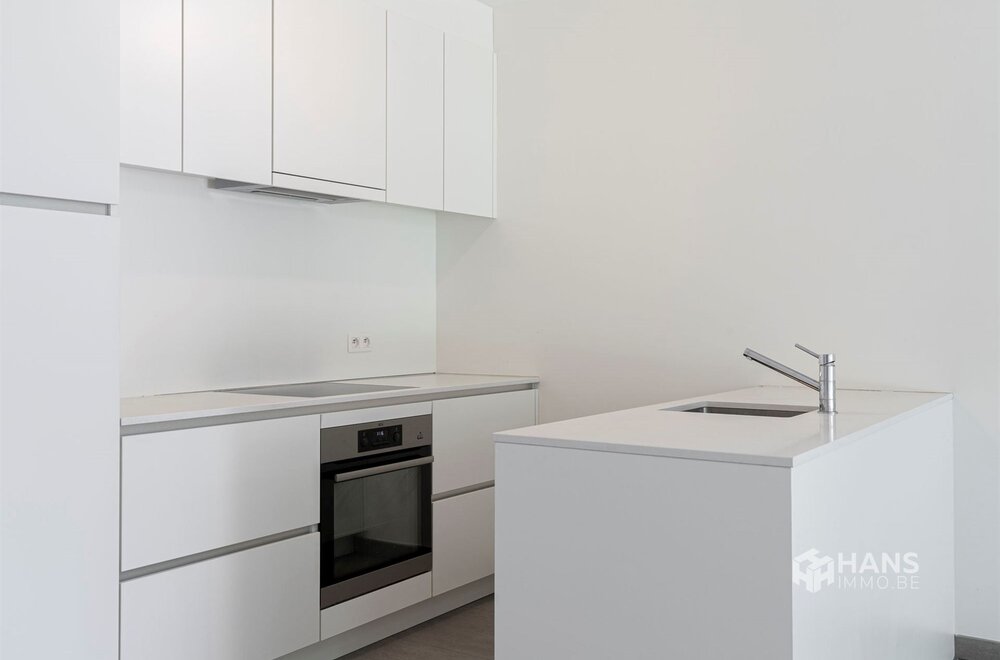 instapklaar-appartement-68-m-met-2-slaapkamers-autostaanplaats-en-2-terrassen-in-antwerpen-2000-009.jpg
