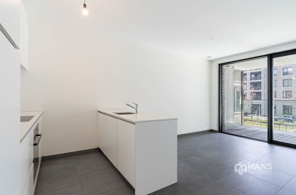 instapklaar-appartement-68-m-met-2-slaapkamers-autostaanplaats-en-2-terrassen-in-antwerpen-2000-010.jpg