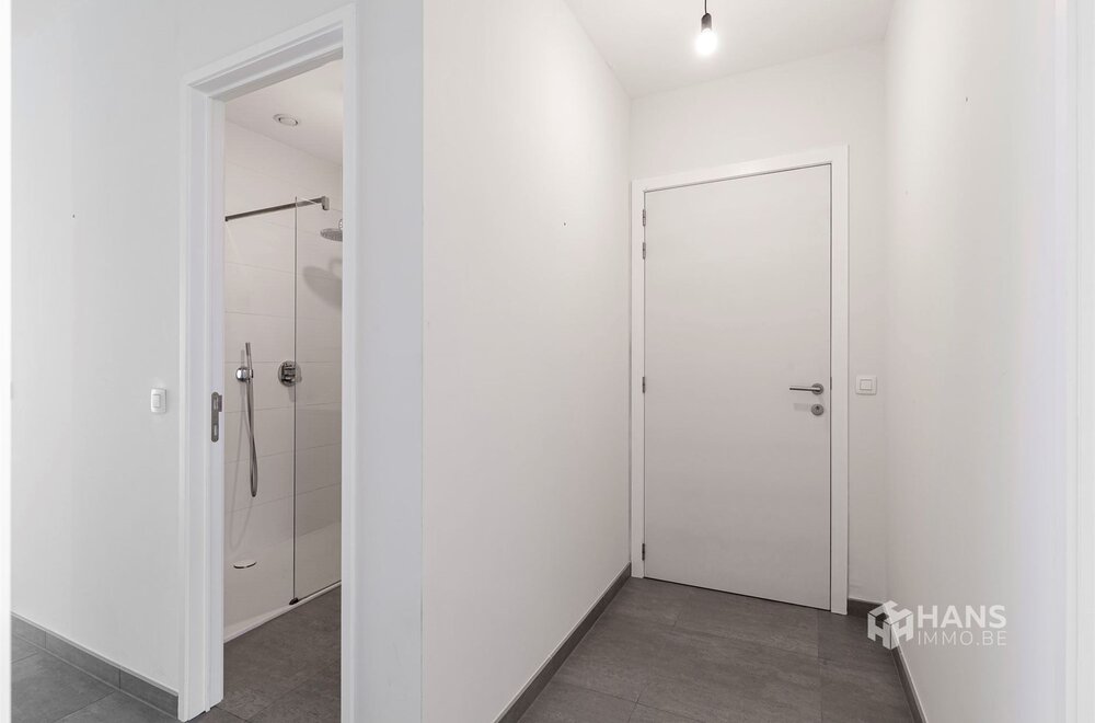 instapklaar-appartement-68-m-met-2-slaapkamers-autostaanplaats-en-2-terrassen-in-antwerpen-2000-012.jpg
