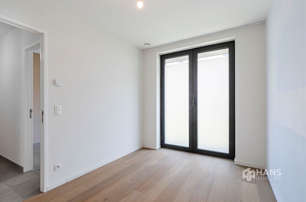 instapklaar-appartement-68-m-met-2-slaapkamers-autostaanplaats-en-2-terrassen-in-antwerpen-2000-013.jpg