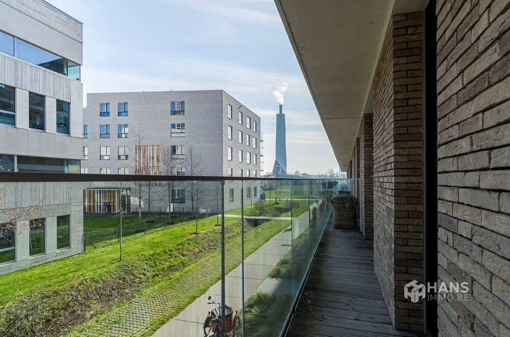 instapklaar-appartement-68-m-met-2-slaapkamers-autostaanplaats-en-2-terrassen-in-antwerpen-2000-014.jpg