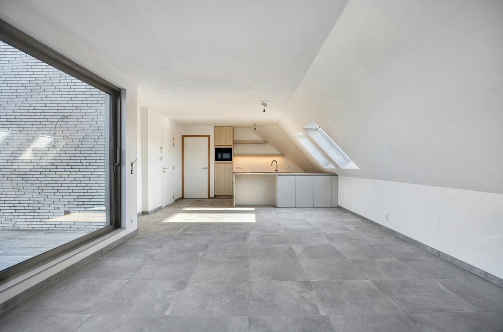 ruim-appartement-te-koop-in-ieper-met-twee-kamers-en-terras003.jpg