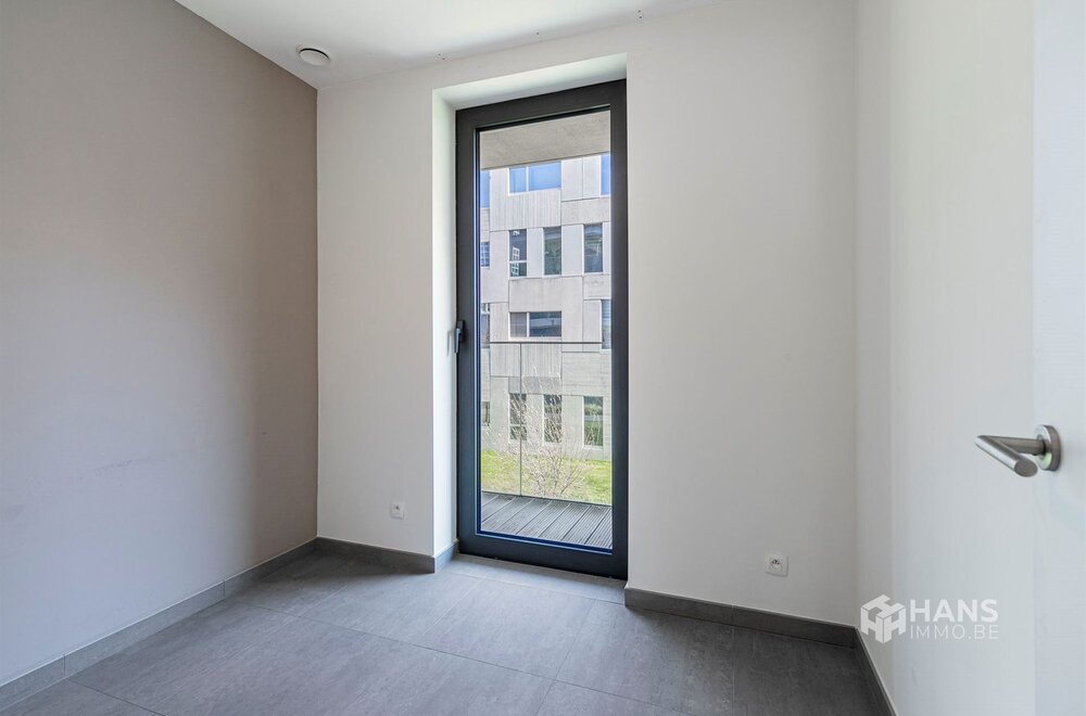 instapklaar-appartement-68-m-met-2-slaapkamers-autostaanplaats-en-2-terrassen-in-antwerpen-2000-016.jpg