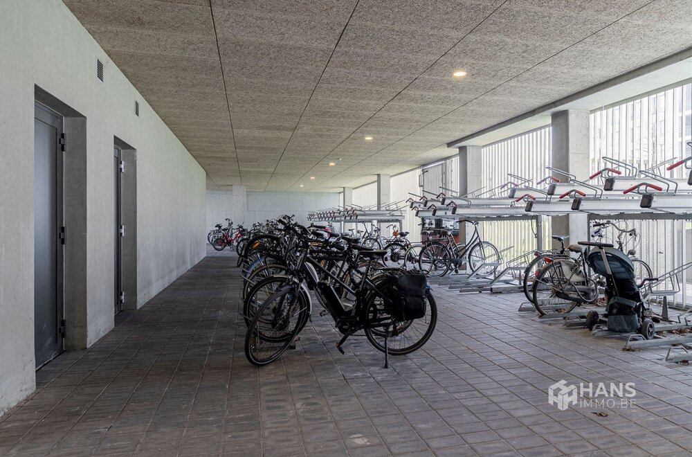 instapklaar-appartement-68-m-met-2-slaapkamers-autostaanplaats-en-2-terrassen-in-antwerpen-2000-017.jpg