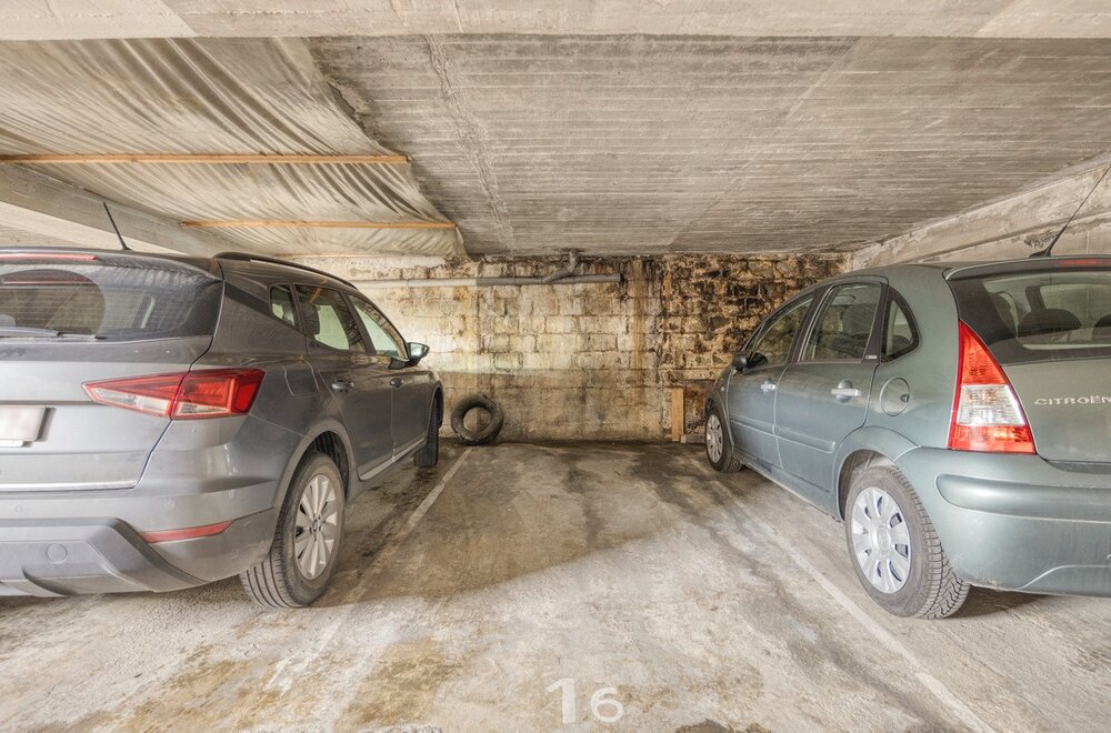 luxueus-volledig-gerenoveerd-appartement-met-3-slaapkamers-autostaanplaats-en-kelder015.jpg