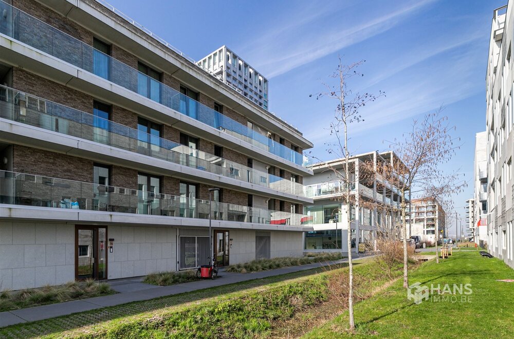 instapklaar-appartement-68-m-met-2-slaapkamers-autostaanplaats-en-2-terrassen-in-antwerpen-2000-019.jpg