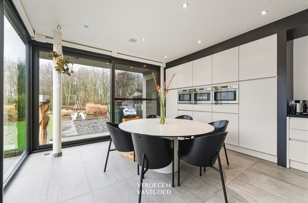 villa-met-magazijn-op-toplocatie011.jpg