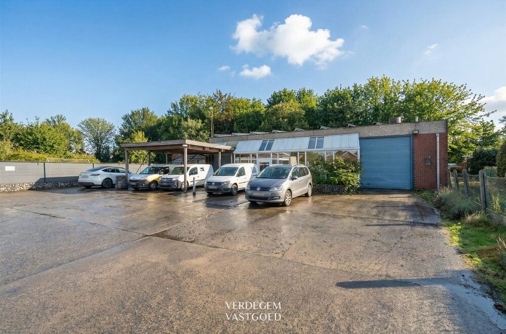 villa-met-magazijn-op-toplocatie027.jpg