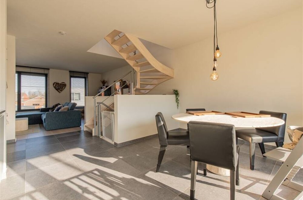 energiezuinige-woning-met-prachtig-uitzicht-op-het-water-te-humbeek-003.jpg