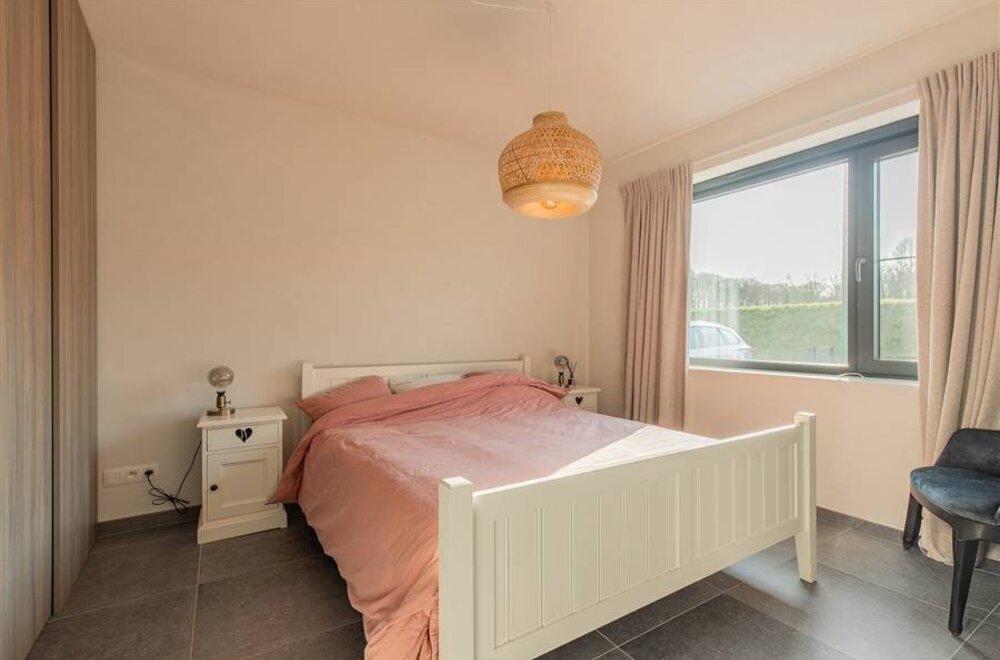 energiezuinige-woning-met-prachtig-uitzicht-op-het-water-te-humbeek-007.jpg