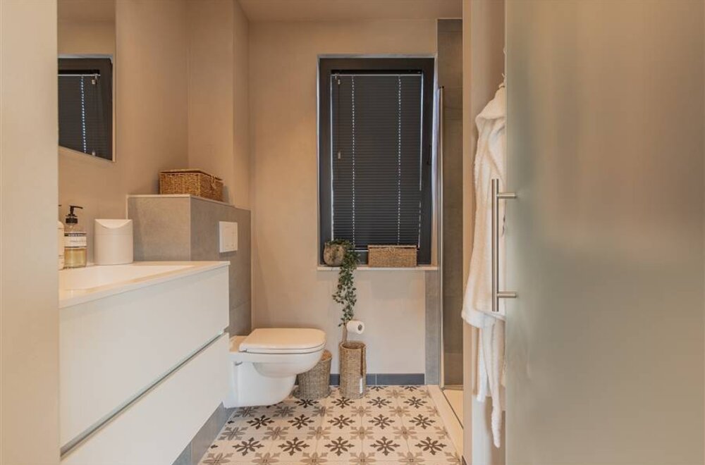 energiezuinige-woning-met-prachtig-uitzicht-op-het-water-te-humbeek-011.jpg