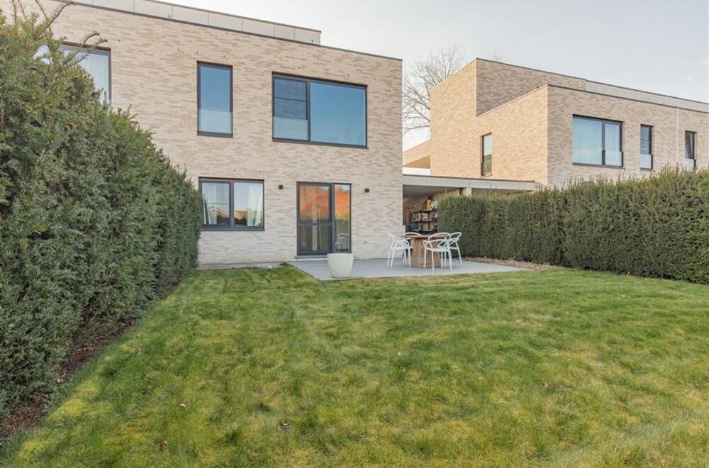energiezuinige-woning-met-prachtig-uitzicht-op-het-water-te-humbeek-015.jpg