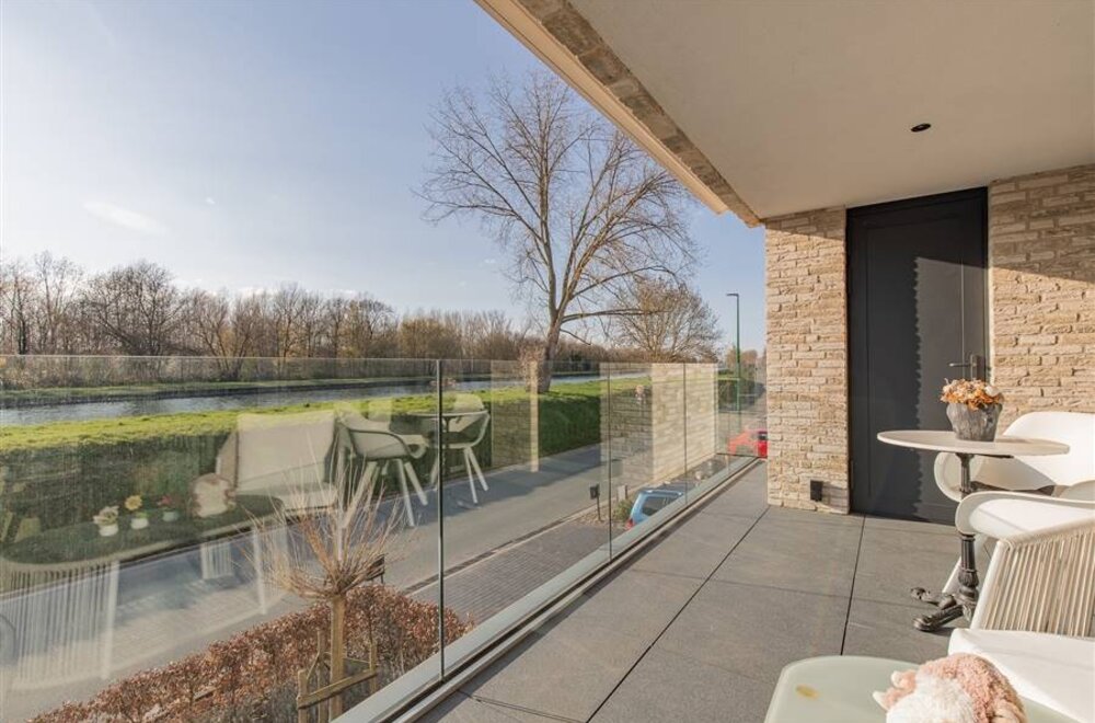 energiezuinige-woning-met-prachtig-uitzicht-op-het-water-te-humbeek-016.jpg