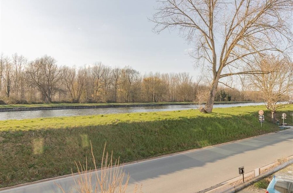 energiezuinige-woning-met-prachtig-uitzicht-op-het-water-te-humbeek-020.jpg