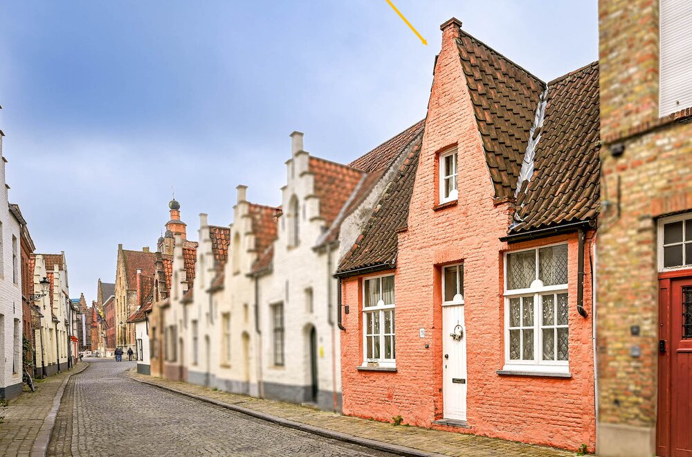 brugs-huis-in-de-schaduw-van-jeruzalemkerk-authentieke-16e-17e-eeuwse-gevel001.jpg