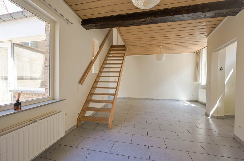 brugs-huis-in-de-schaduw-van-jeruzalemkerk-authentieke-16e-17e-eeuwse-gevel008.jpg