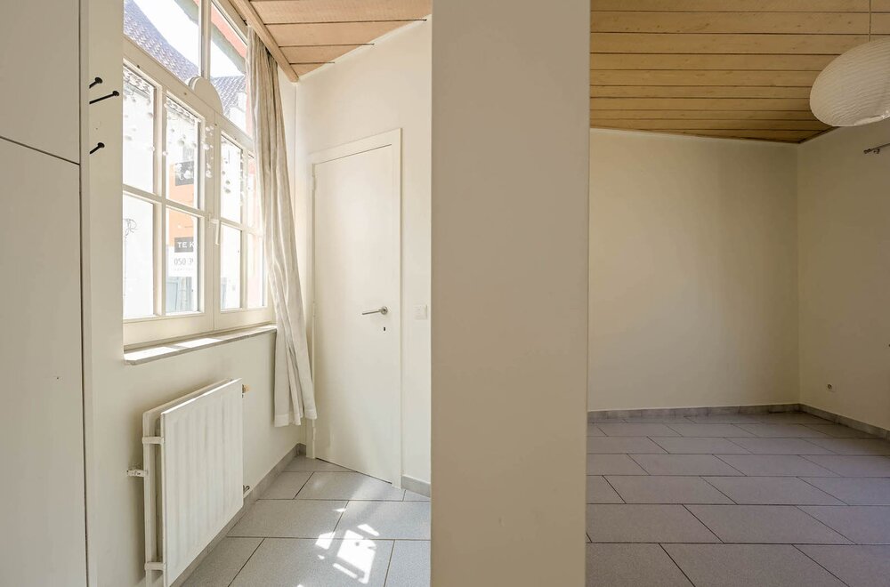 brugs-huis-in-de-schaduw-van-jeruzalemkerk-authentieke-16e-17e-eeuwse-gevel018.jpg