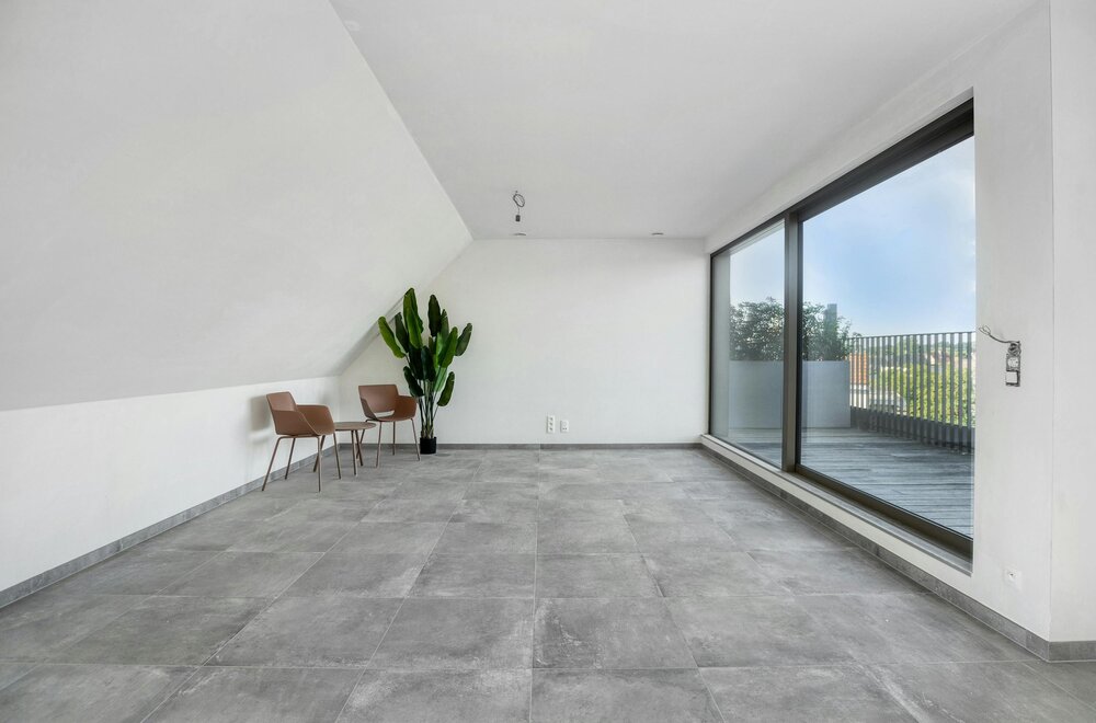 ruim-appartement-te-koop-in-ieper-met-twee-kamers-en-terras005.jpg