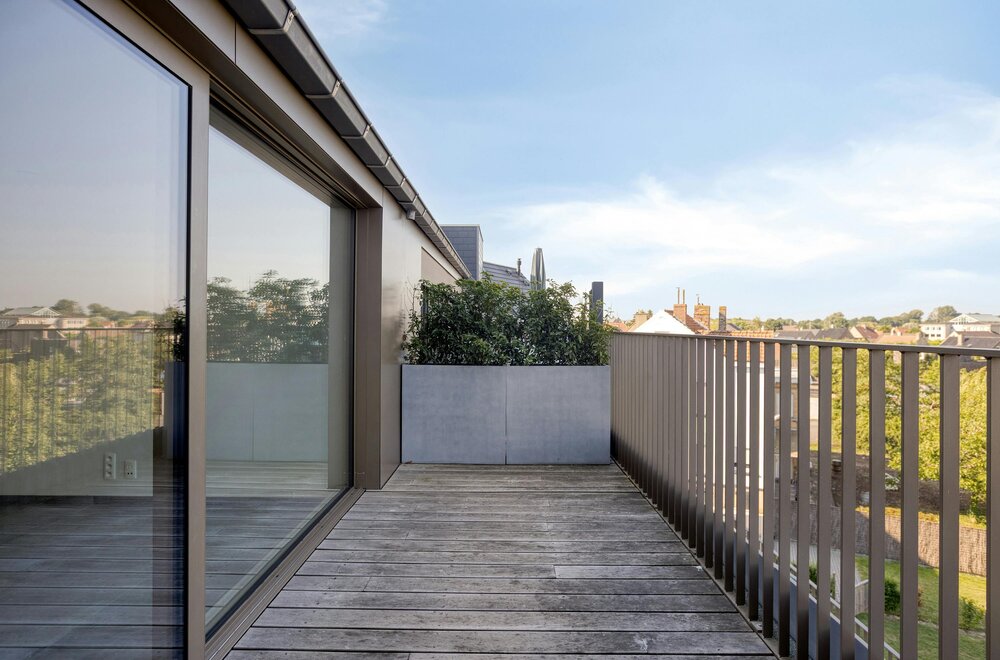 ruim-appartement-te-koop-in-ieper-met-twee-kamers-en-terras008.jpg