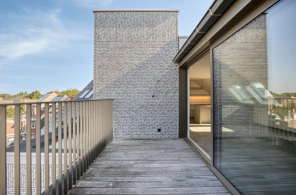 ruim-appartement-te-koop-in-ieper-met-twee-kamers-en-terras009.jpg