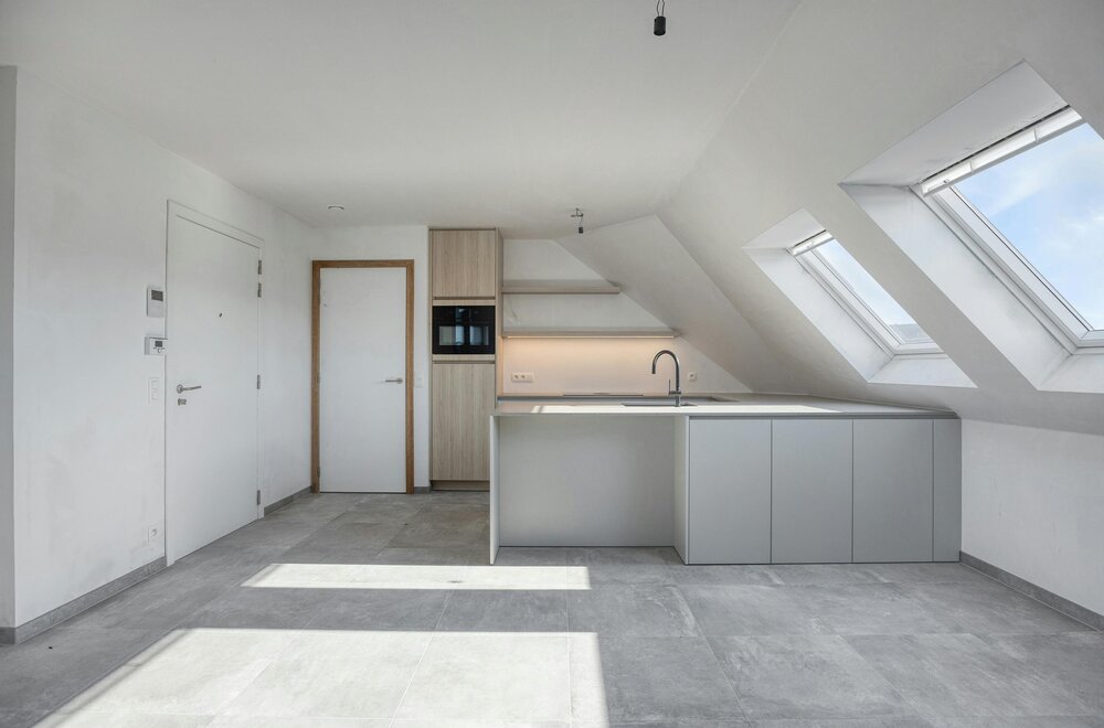 ruim-appartement-te-koop-in-ieper-met-twee-kamers-en-terras010.jpg