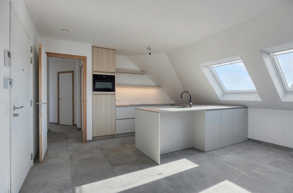 ruim-appartement-te-koop-in-ieper-met-twee-kamers-en-terras011.jpg