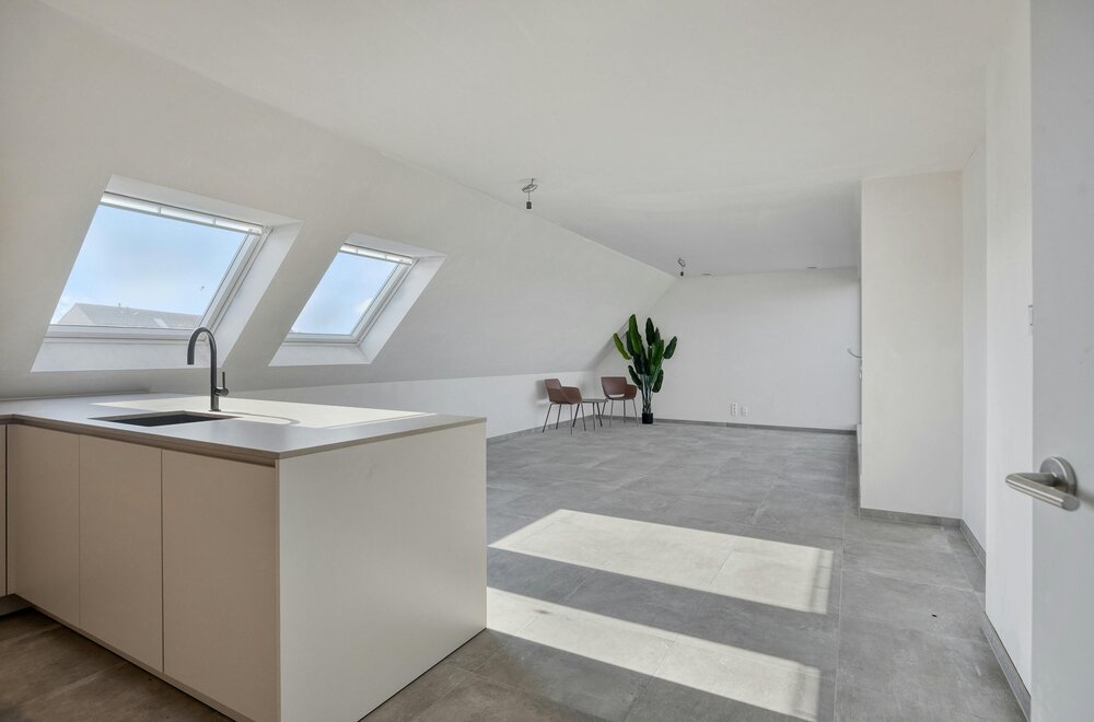 ruim-appartement-te-koop-in-ieper-met-twee-kamers-en-terras012.jpg
