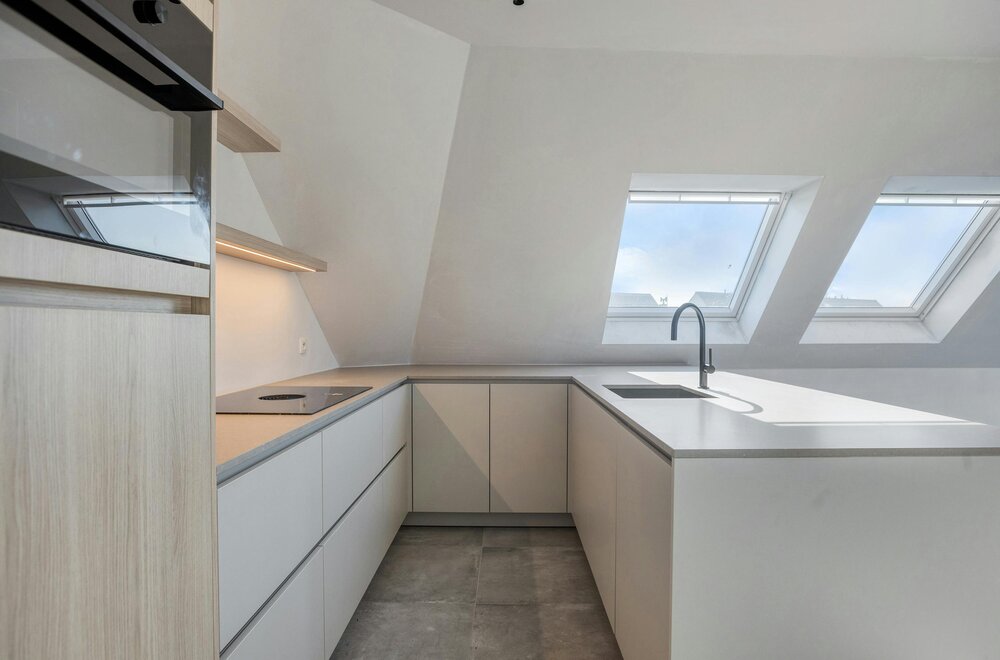 ruim-appartement-te-koop-in-ieper-met-twee-kamers-en-terras013.jpg