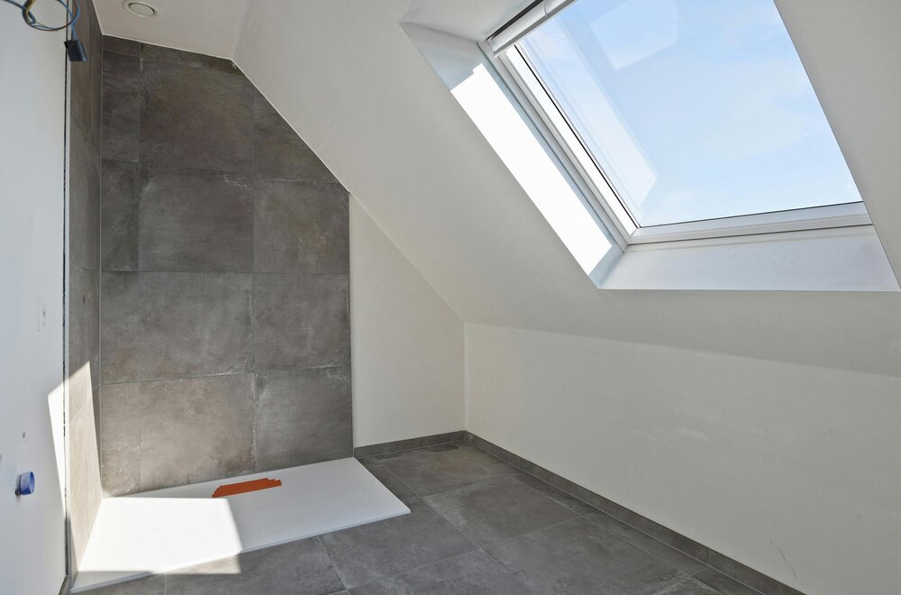 ruim-appartement-te-koop-in-ieper-met-twee-kamers-en-terras017.jpg