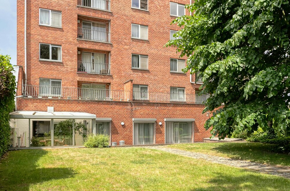 opbrengsteigendom-met-12-appartementen-in-boom002.jpg