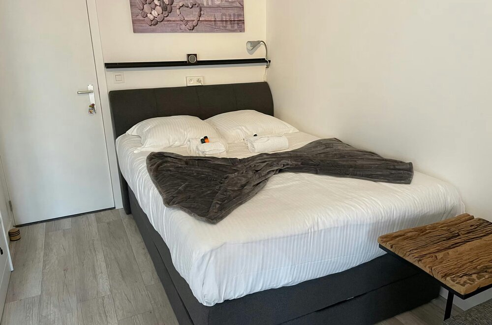 ruime-gerenoveerde-studio-met-terras-vlakbij-de-zeedijk008.jpg