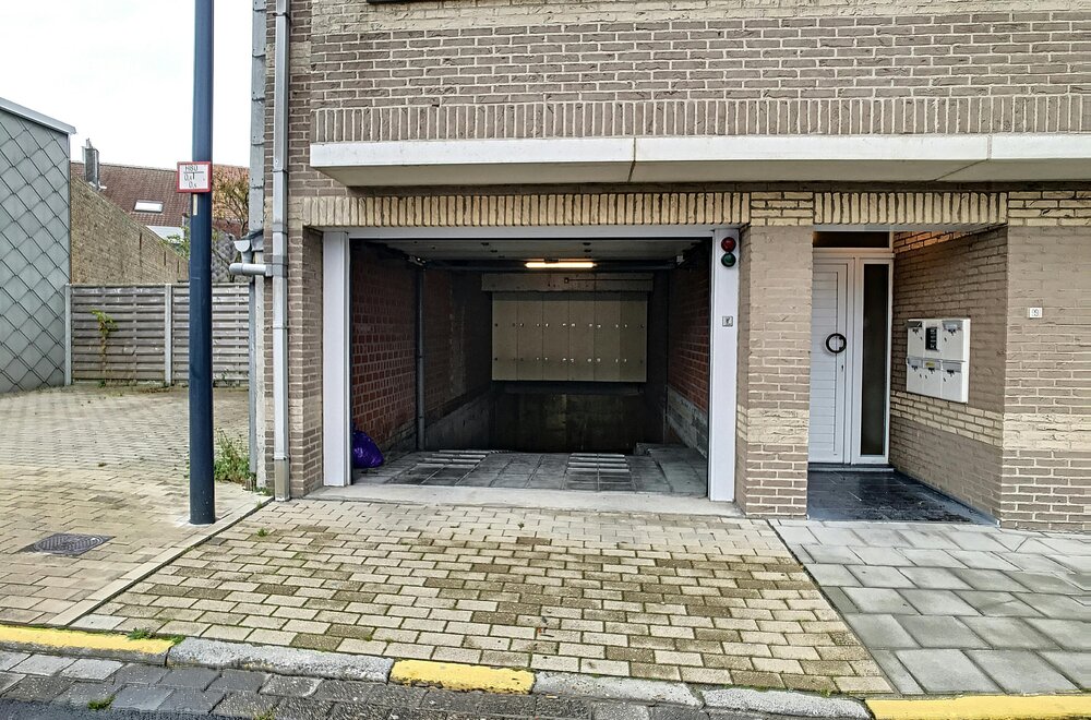 garagebox-in-het-centrum-van-middelkerke-003.jpg