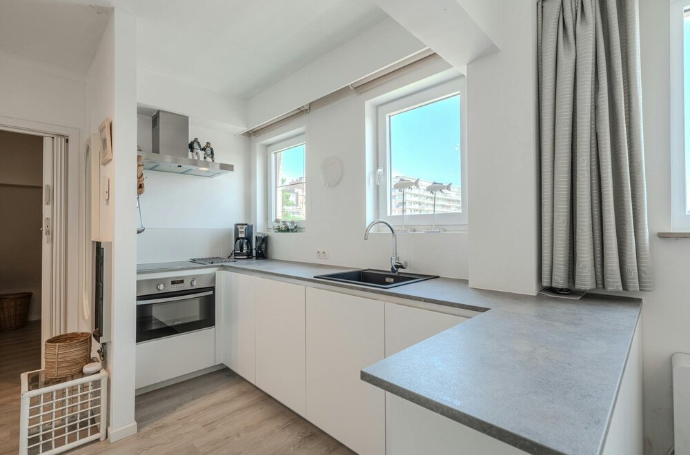 prachtig-gerenoveerd-appartement-met-terras-en-2-slaapkamers004.jpg