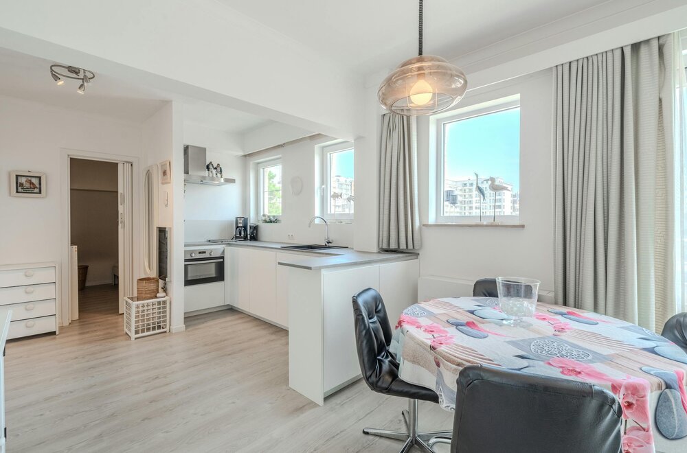 prachtig-gerenoveerd-appartement-met-terras-en-2-slaapkamers006.jpg
