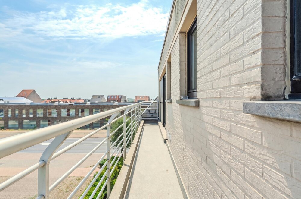 prachtig-gerenoveerd-appartement-met-terras-en-2-slaapkamers017.jpg