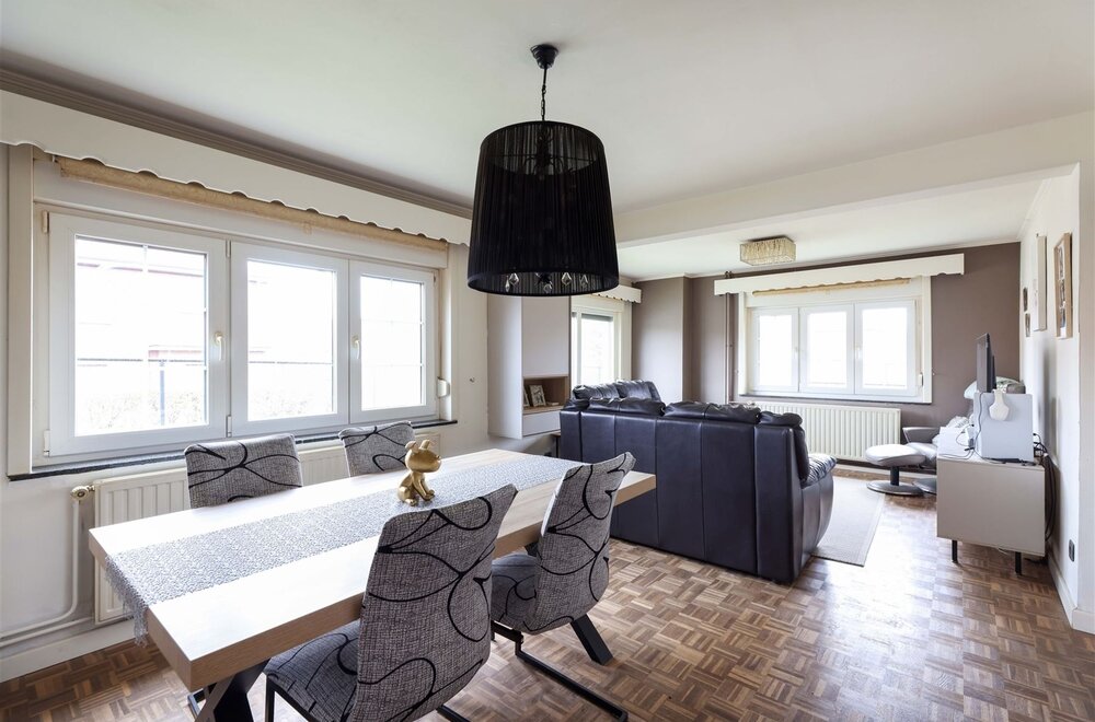 ruime-gezinswoning-met-3-slaapkamers-mogelijkheid-tot-4-op-topligging-nabij-het-centrum-003.jpg