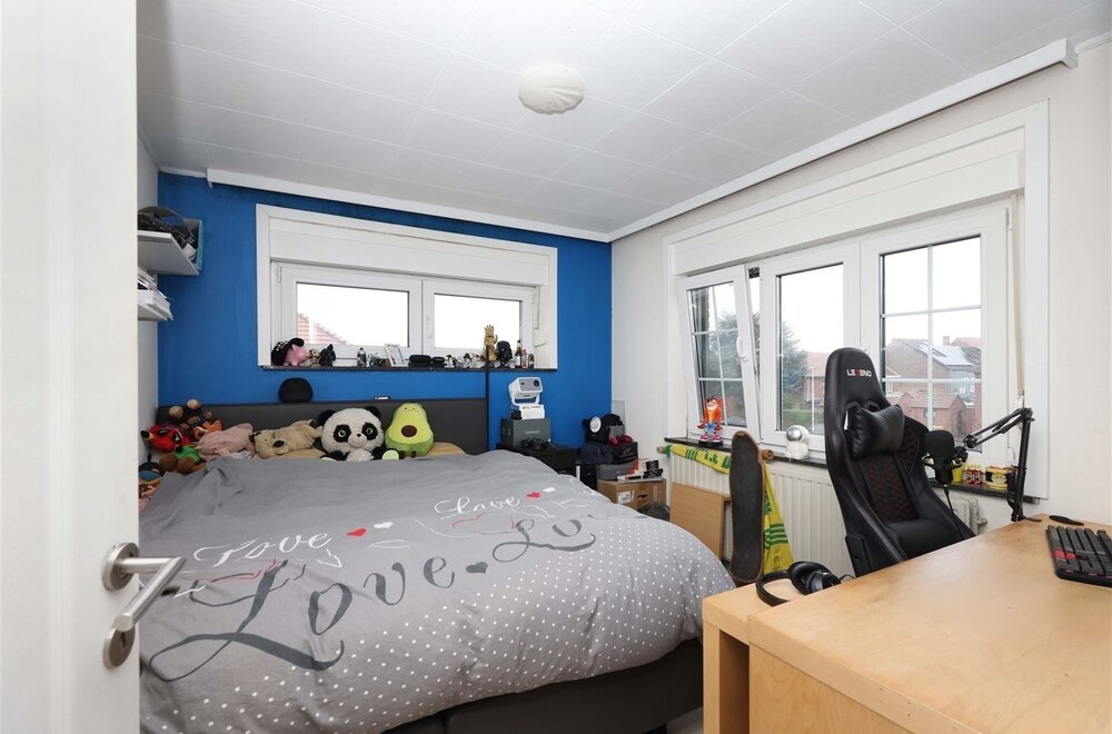 ruime-gezinswoning-met-3-slaapkamers-mogelijkheid-tot-4-op-topligging-nabij-het-centrum-009.jpg