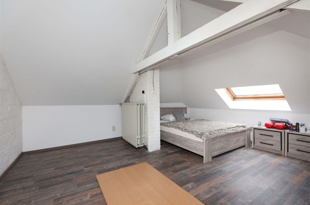 ruime-gezinswoning-met-3-slaapkamers-mogelijkheid-tot-4-op-topligging-nabij-het-centrum-010.jpg