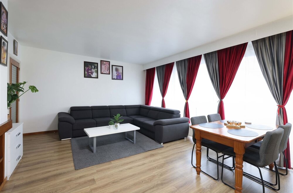 centraal-gelegen-lichtrijk-appartement-met-2-slaapkamers-n-terras-nabij-het-centrum-van-hasselt002.jpg