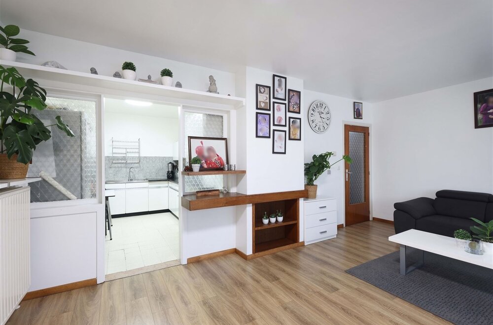 centraal-gelegen-lichtrijk-appartement-met-2-slaapkamers-n-terras-nabij-het-centrum-van-hasselt003.jpg